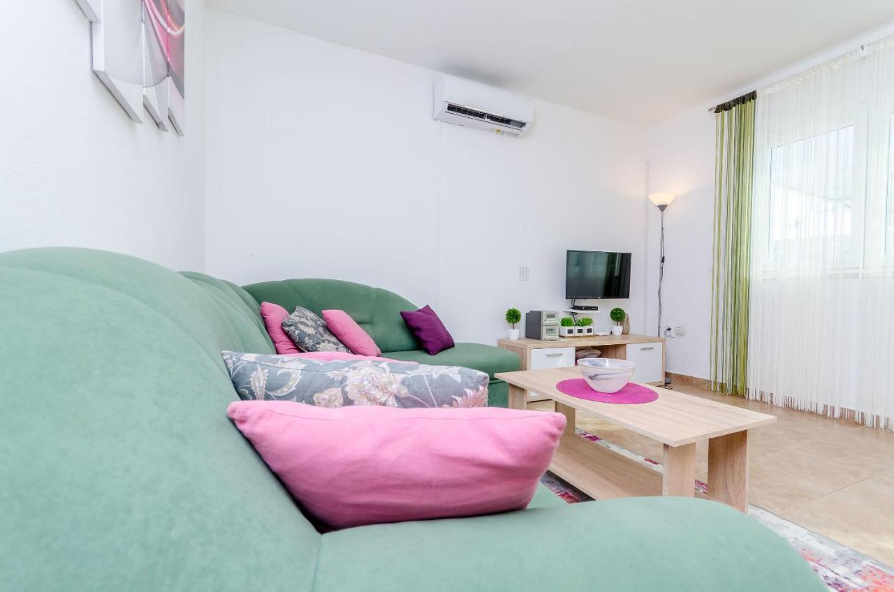 Apartment Snjezana Марина Экстерьер фото