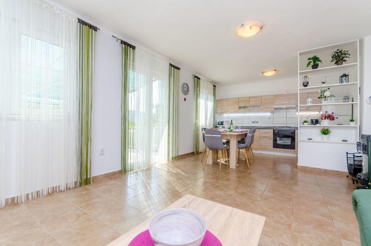 Apartment Snjezana Марина Экстерьер фото