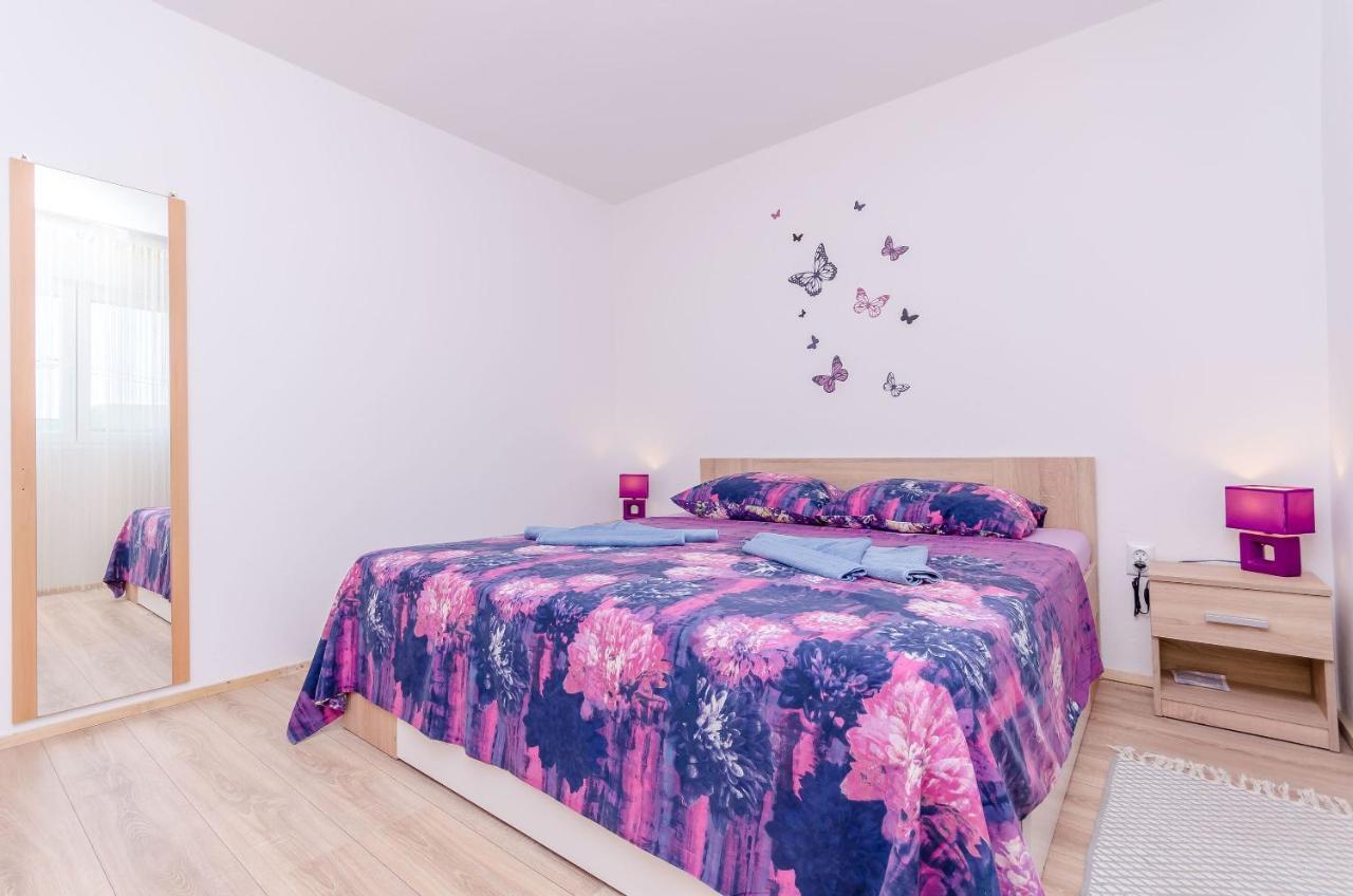 Apartment Snjezana Марина Экстерьер фото